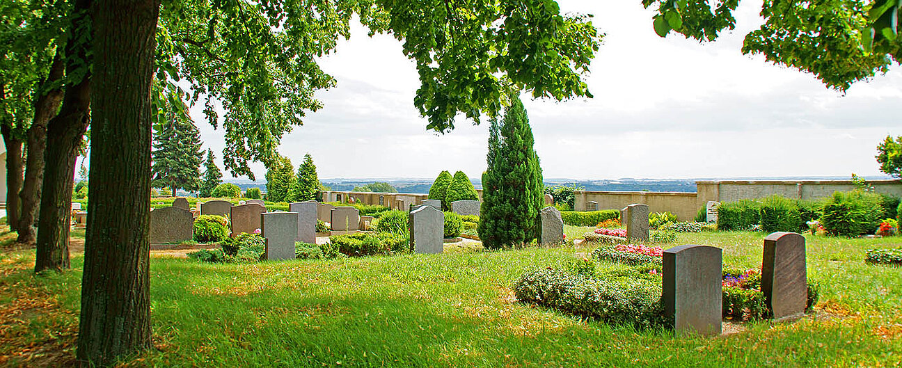Erdbestattung auf einem Friedhof Erdbestattung auf einem Friedhof